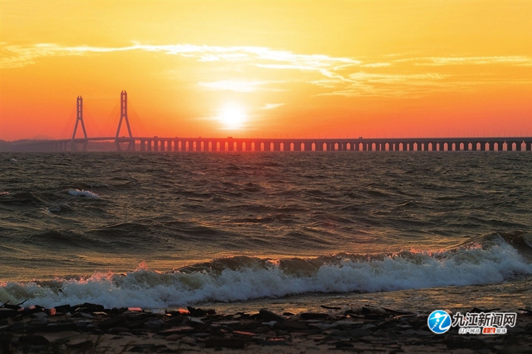 日出鄱阳湖（图）