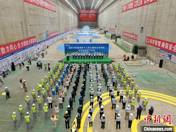 图为广西大藤峡水利枢纽全部机组投产发电,主体工程全面完工。张成栋 摄