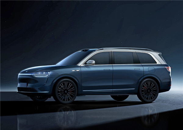余承东口中1000万以内最好的SUV!问界M9实车曝光:确实大气