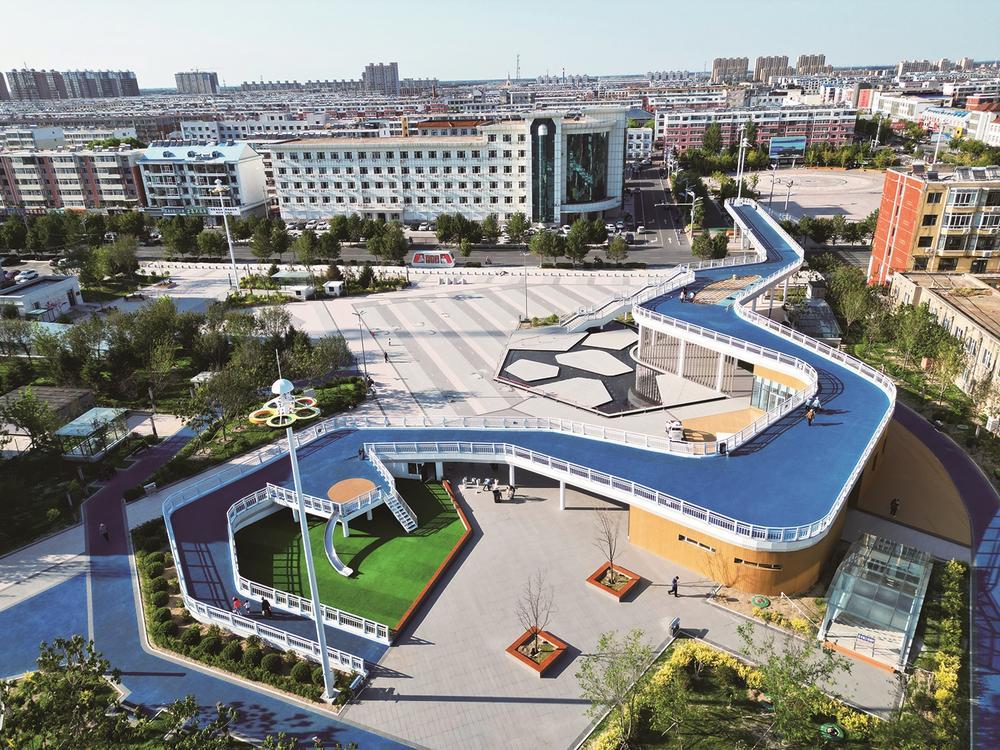 洮南市人民广场成为群众新的热门打卡地。