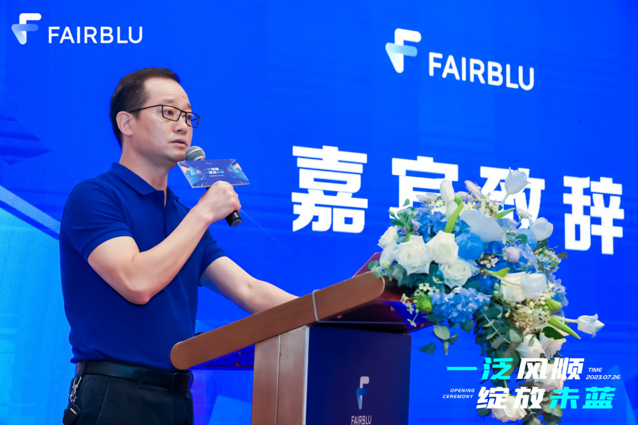 集美区政府办一级调研员,集美区招商办常务副主任张长明上台致辞.