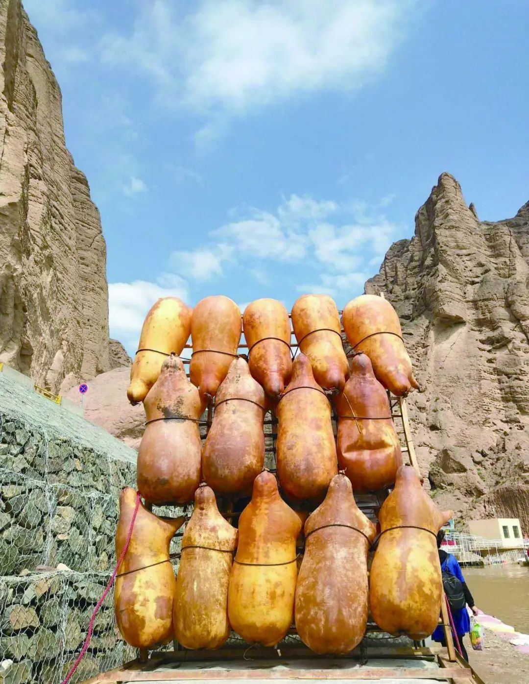 黄河石林景区羊皮筏子