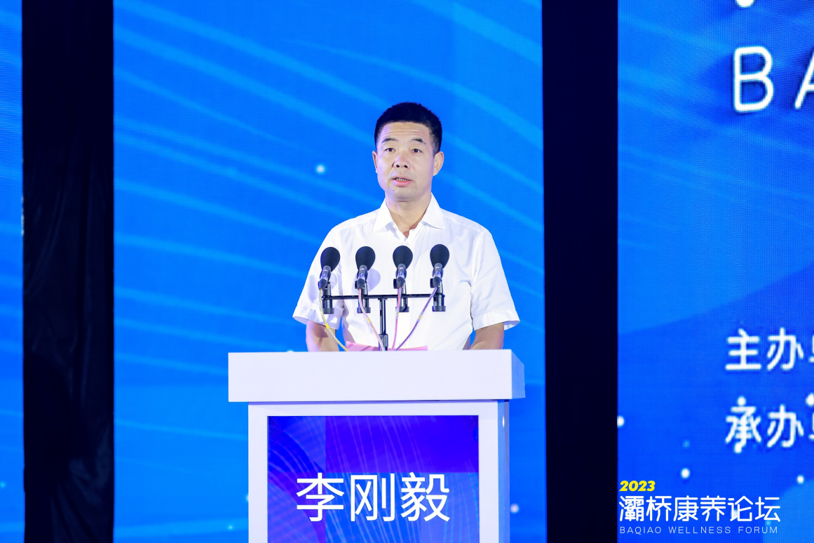 论坛上,西安市灞桥区副区长李刚毅对灞桥的基本情况进行了详细解读.