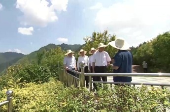 尹弘在德兴调研