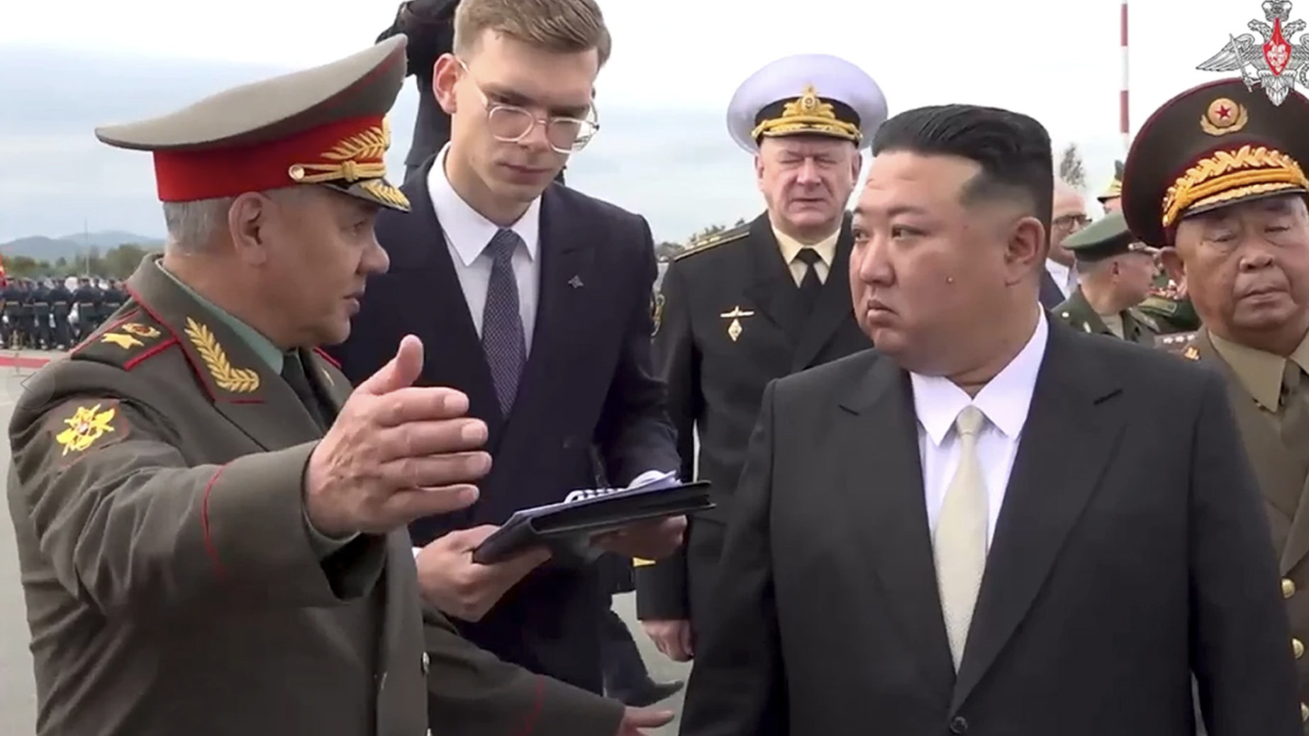 金正恩晤俄防长 参观俄空天军轰炸机