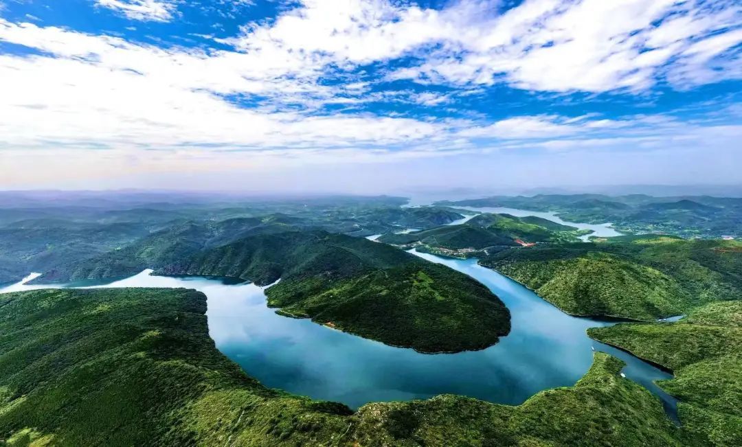 （航拍美丽的淅川县丹江小三峡 张建伟摄）