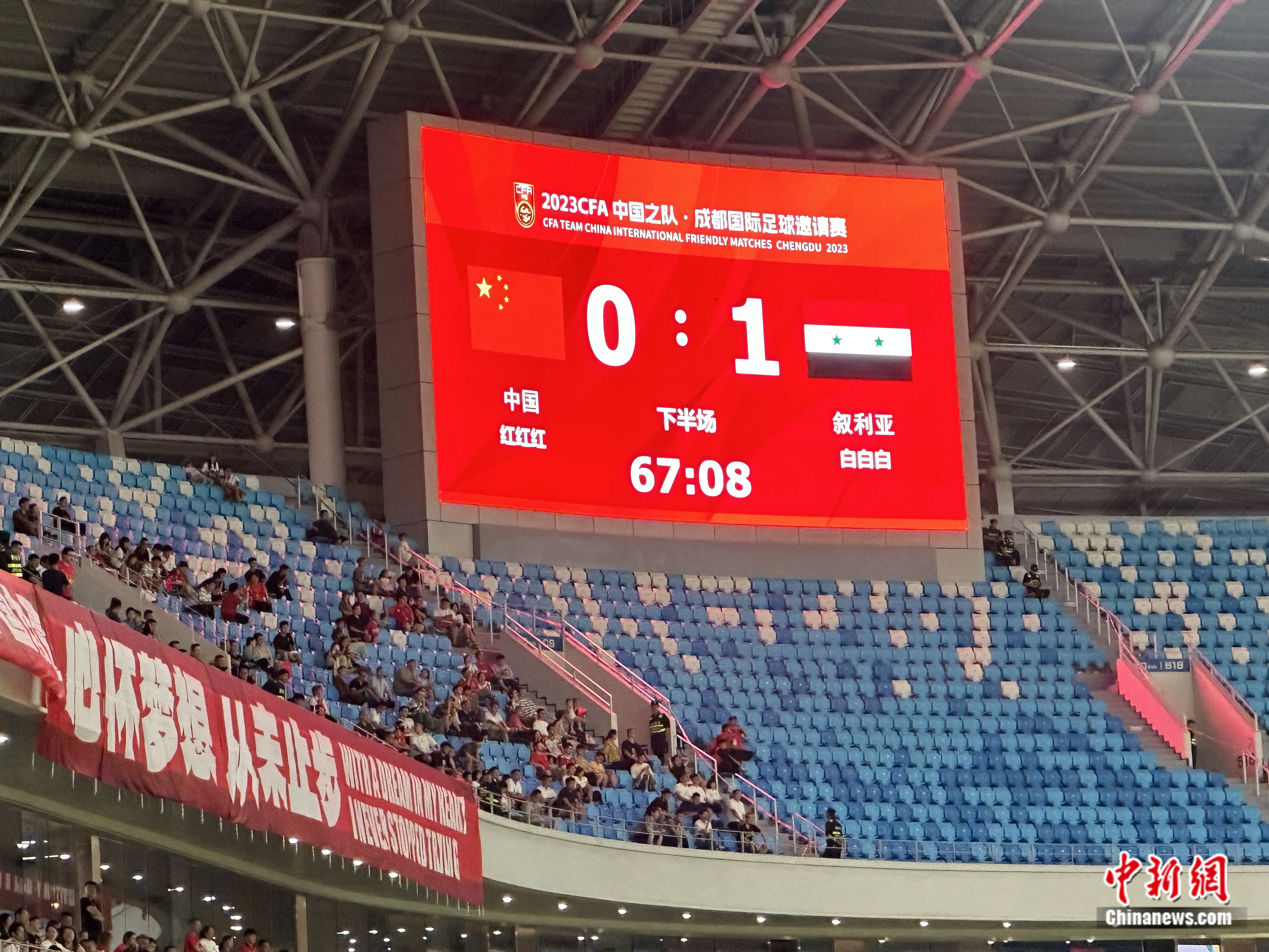 现场比分牌。中新网记者 卞立群 摄