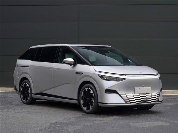 有史以来最特别的纯电MPV 小鹏X9真容曝光:确实很怪