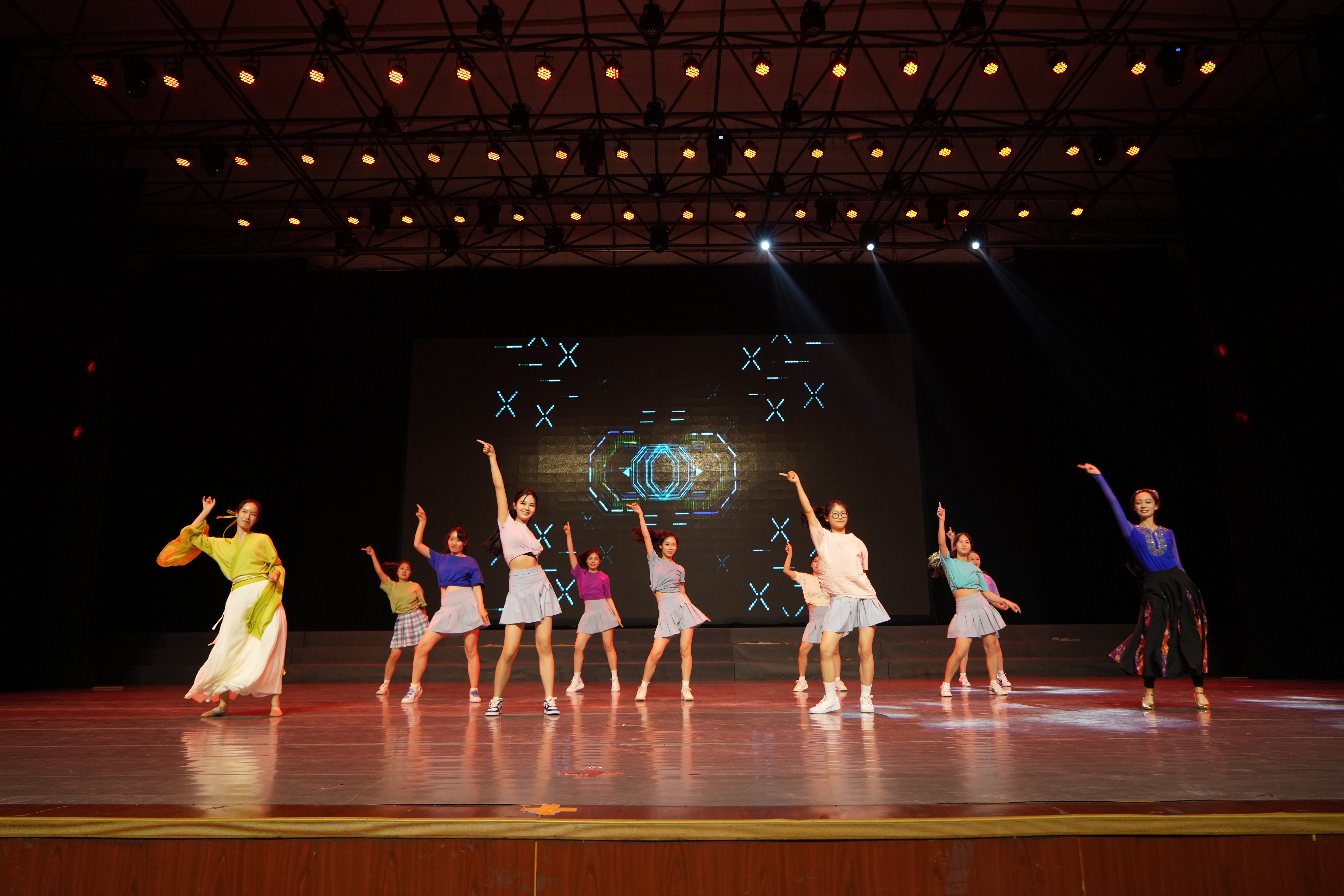 教师节表彰、文艺汇演......这场“爱的盛宴”很热闹