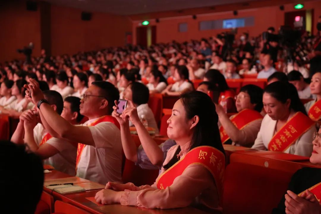 12位优秀教师获评!河南省教书育人楷模发布