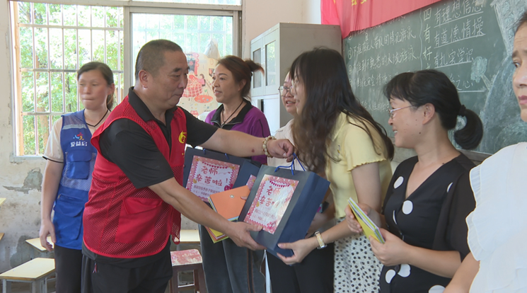 九江永修县：情系教育暖人心 尊师重教代代传