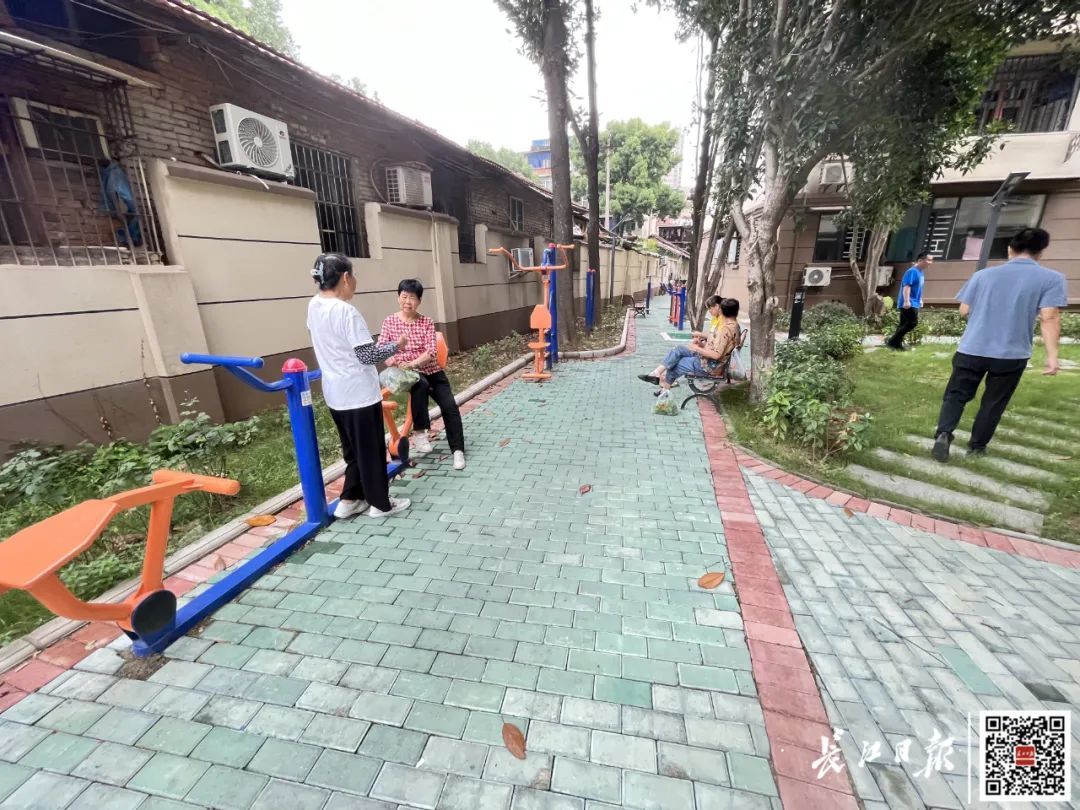 “断头路”被打通，改造成慢行步道及休闲空间。记者冷靖华 摄