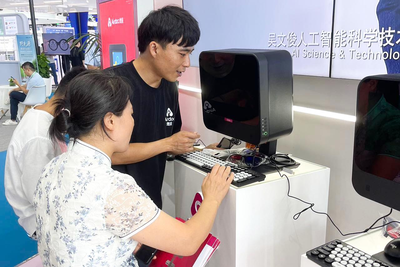 图 鹰瞳远像视力训练机