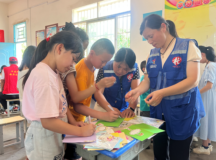 九江永修县：情系教育暖人心 尊师重教代代传