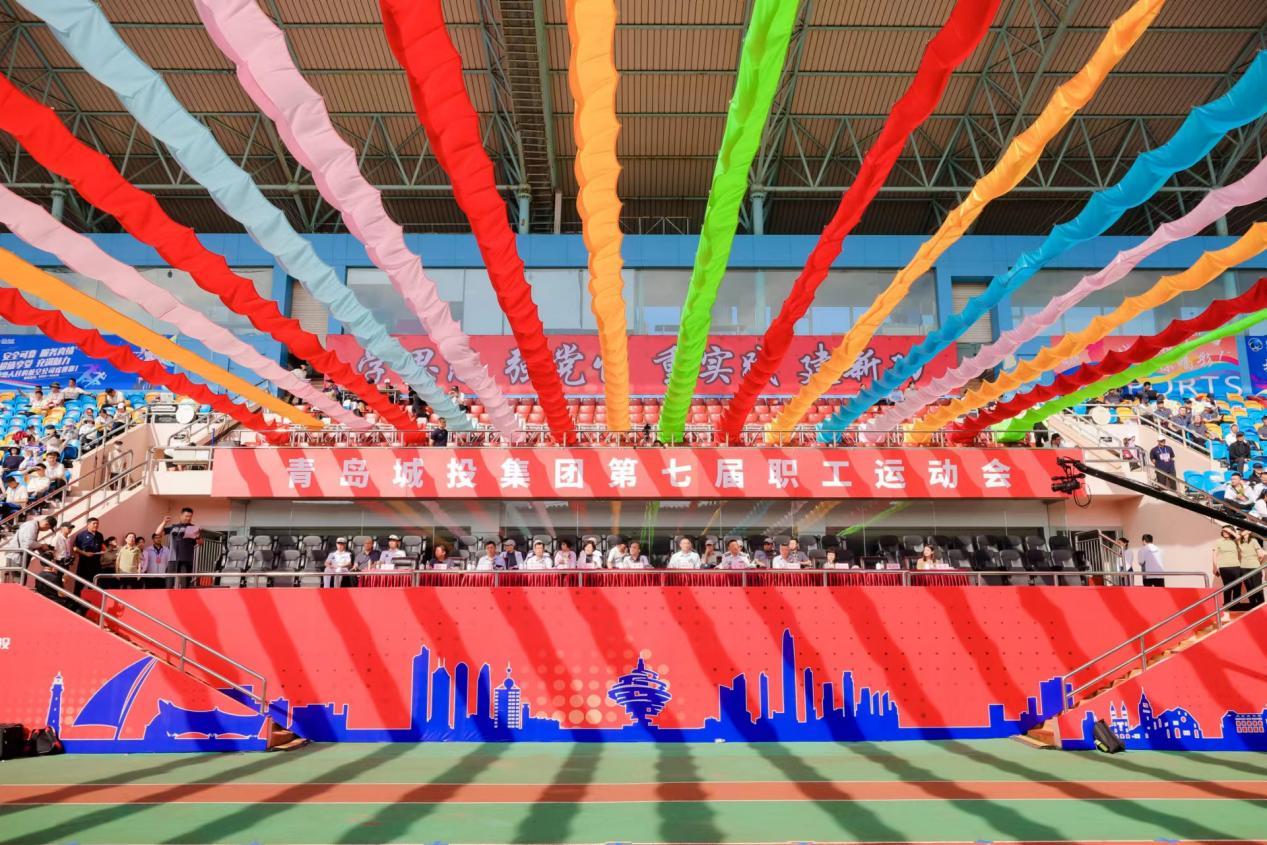 （图为运动会开幕式现场）