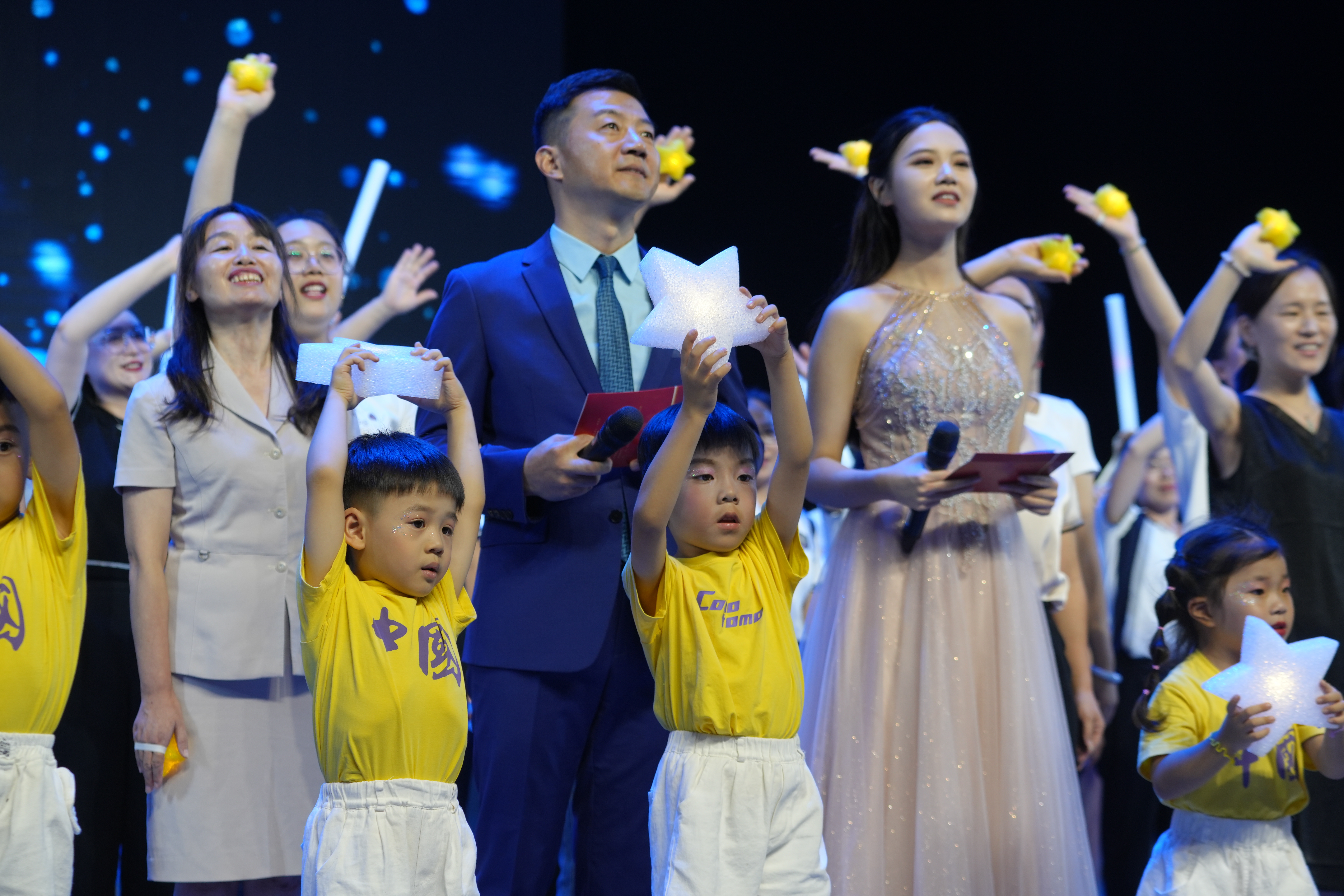 教师节表彰、文艺汇演......这场“爱的盛宴”很热闹