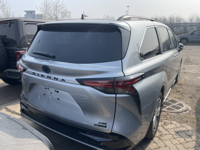 23款丰田塞纳25油混四驱xse西安55万