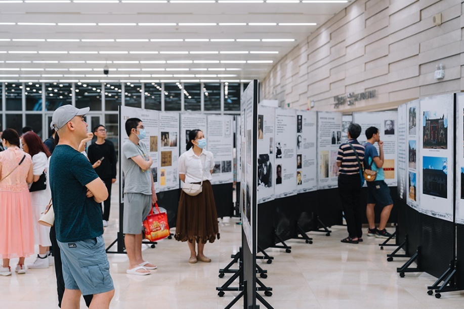 先辈精神,我辈传承 “同学们!抗战时期华南教育历史图片展”正式开幕