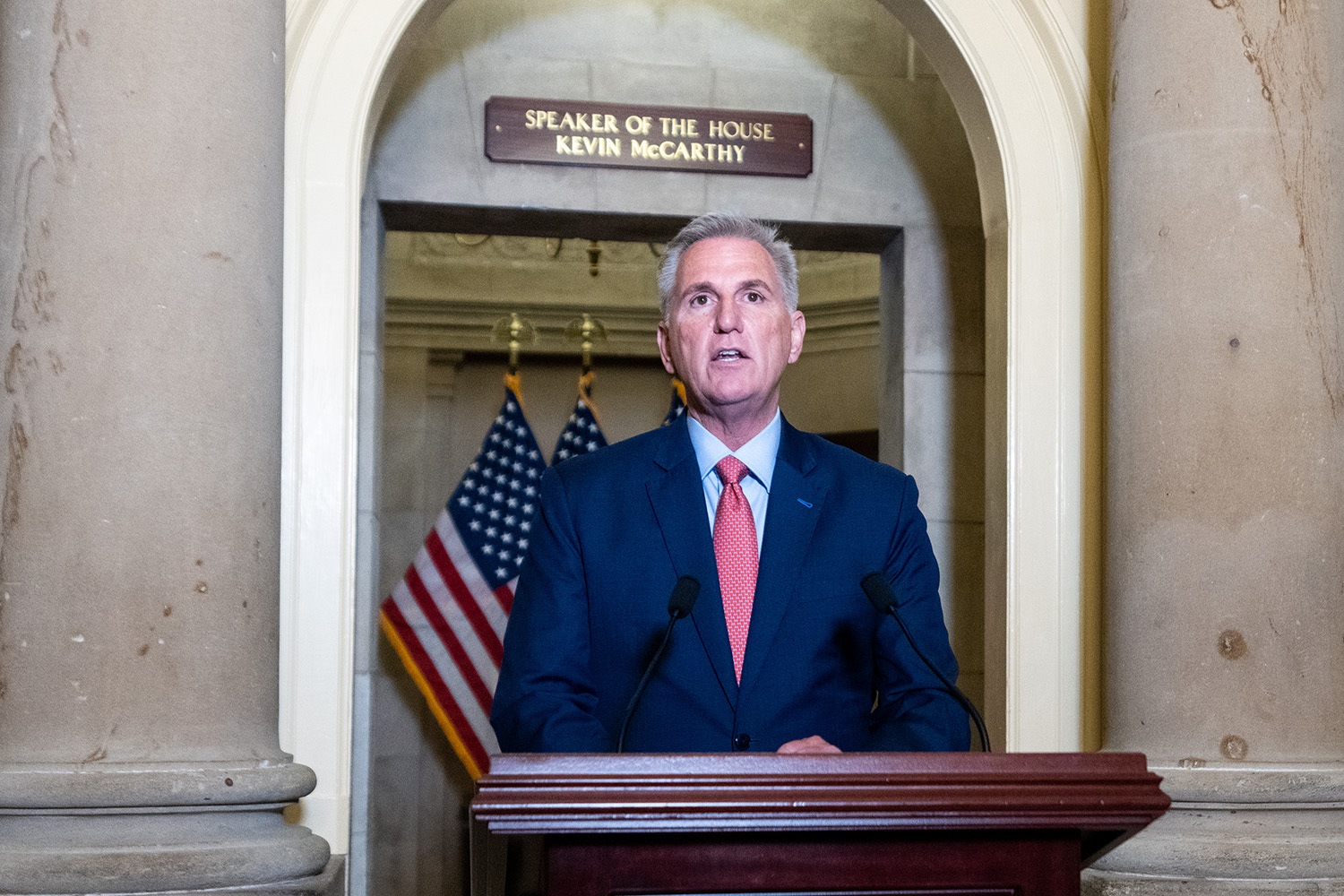 两党斗争升级，美众议院议长宣布对拜登展开弹劾调查_凤凰网