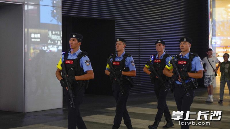 长沙各级公安机关6000余名警力、900辆警车统一行动，联同9900余名群防群治力量，对重点街面、路段、场所等开展“突击式、地毯式、拉网式”集中清查。