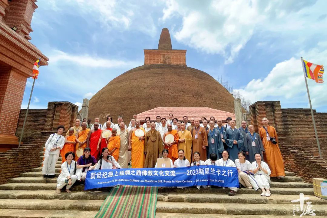 这就是法显大师求法的无畏山寺！佛塔近40层楼高，令人叹为观止