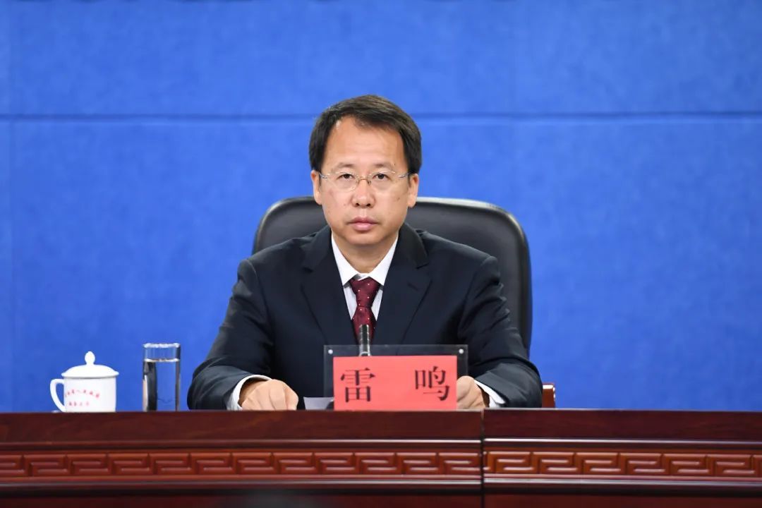 吉林省体育局副局长雷鸣介绍拓展体育消费相关情况。图片来源：吉林发布