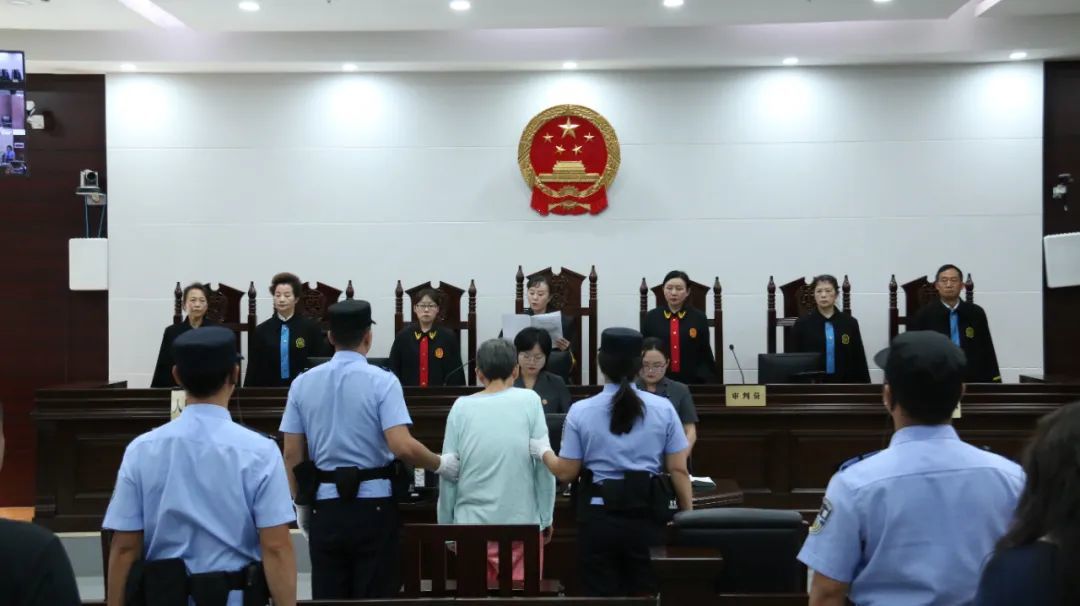 余华英拐卖11名儿童被判死刑,当庭上诉