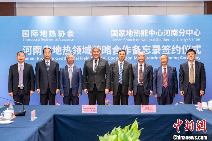 图为签约仪式现场。张昊 摄