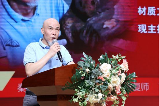 大国工匠、秦始皇帝陵博物院文物修复师马宇分享承担国家文化使命的故事。 石芙蓉 摄