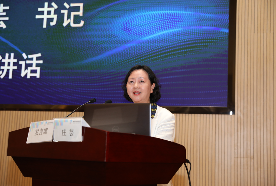 秦淮区中小学生脊柱侧弯筛查公益活动在南京市中医院启动
