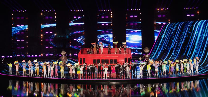 张柏芝、张卫健、白举纲、魔动闪霸在开幕式演出歌曲《粤语金曲联唱》