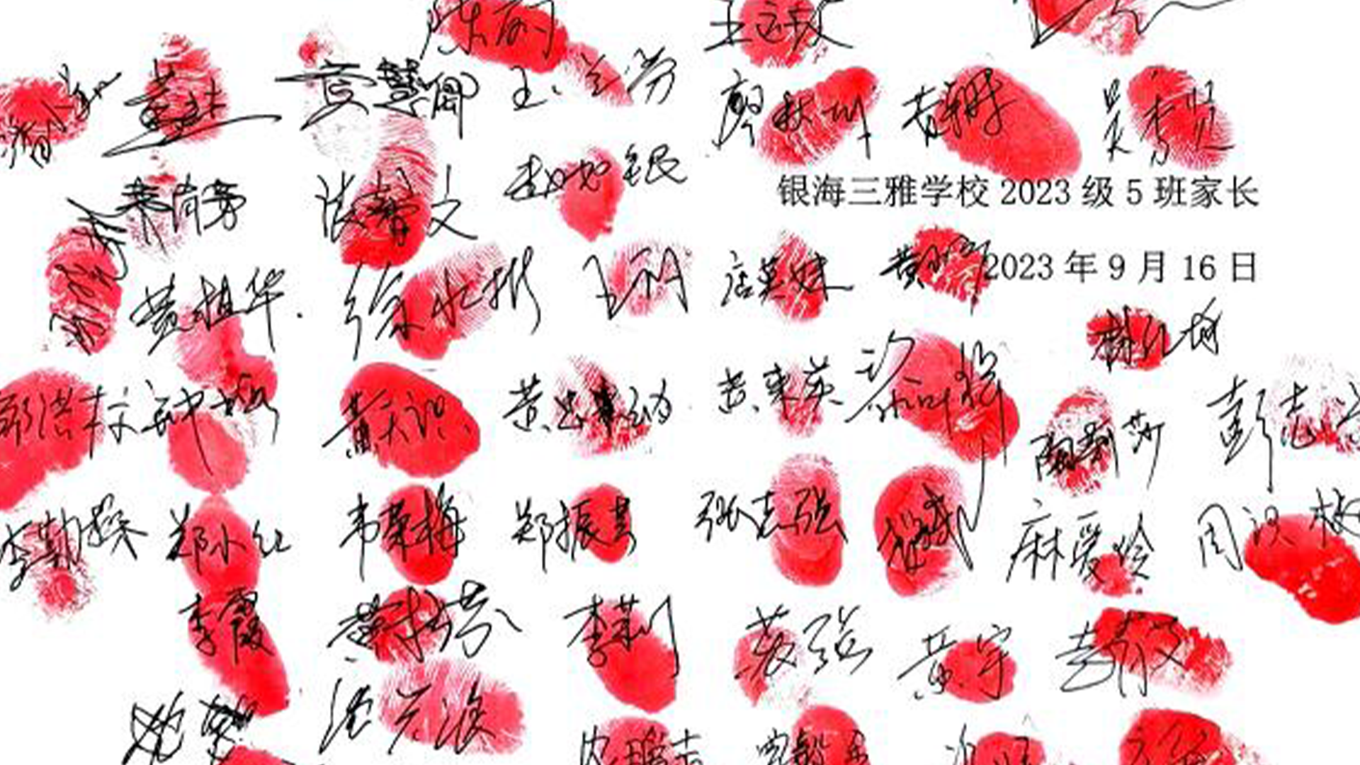 初中女生在学校宿舍遭受霸凌，数十位家长联名要求劝退霸凌学生，打人者母亲称女儿是“六边形女战士”，学校：系偶发冲突，日常无霸凌行为