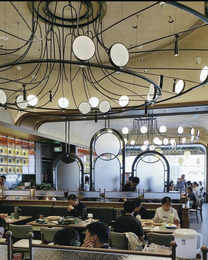 “量力而行、适度点餐、绿色消费”成为商家和消费者的共同选择。 于吉 摄