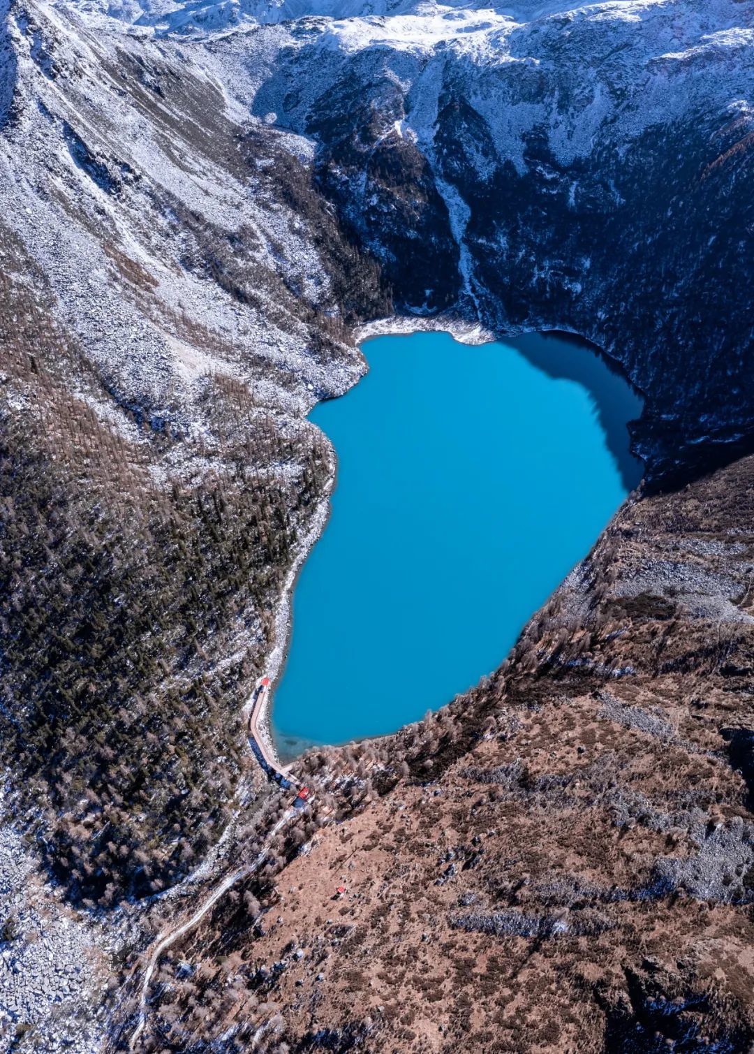 道孚县冰川构造堰塞湖甲依拉措