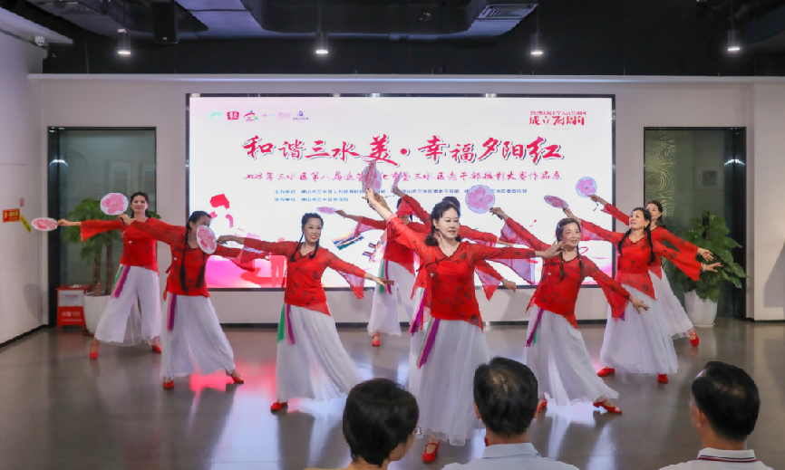 ▲三水区西南街道沙头社区淼韵队表演舞蹈《梧桐雨》