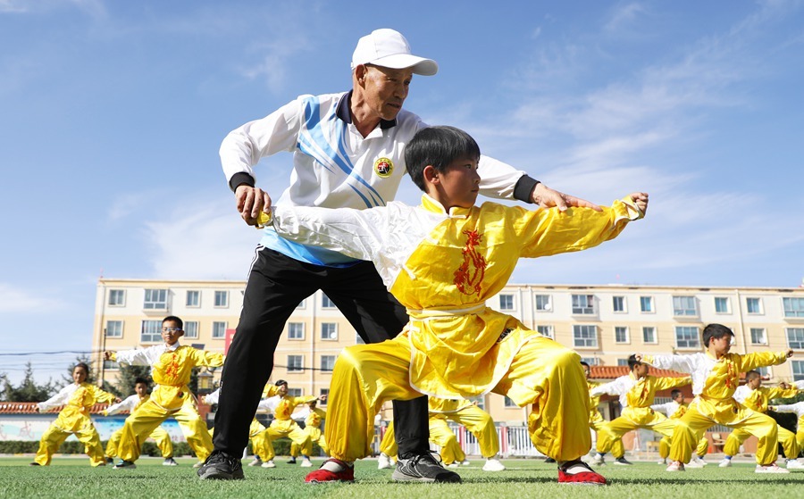 甘肃民乐：非遗进校园 文化共传承。王晓泾摄