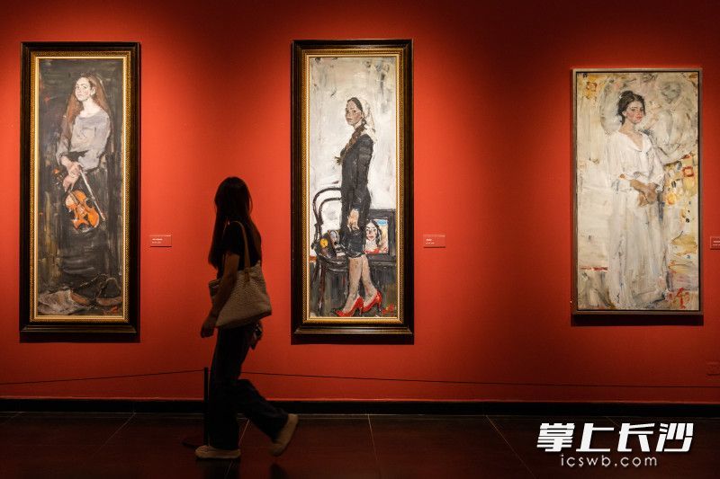 尤里&middot;戈留塔，当代俄罗斯油画代表人物，列宾美术学院教授、俄罗斯功勋艺术家。作为俄罗斯当代著名的写实主义画家，尤里&middot;戈留塔的作品艺术语言丰富多彩，特点显著，既继承了俄罗斯艺术现实主义风格的传统，又吸收了东方艺术的精华，使自己的作品风格具有审美的世界性。近些年来他开始超越自我，进行表现主义创作探索。