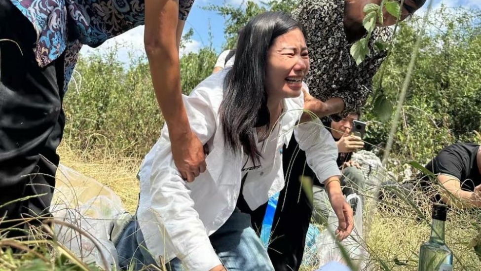 被拐女子杨妞花26年艰难回家路：父母伤心过度早逝，誓将人贩子绳之以法_凤凰网