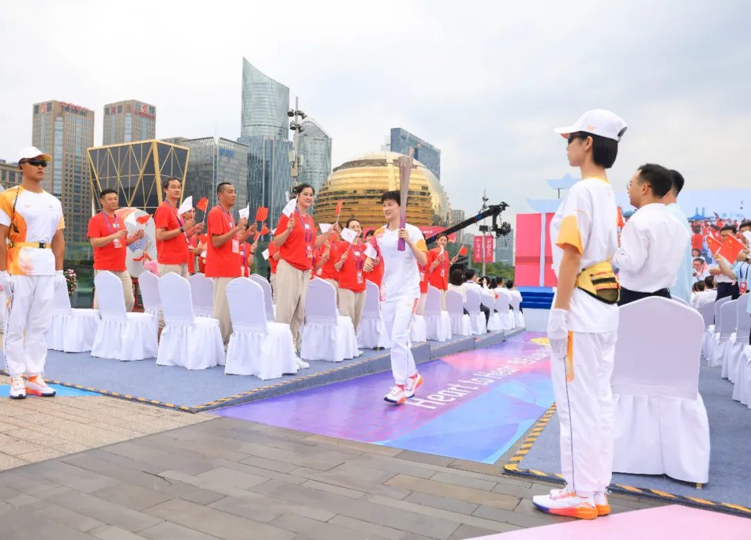 杭州第19届亚洲运动会火炬传递杭州站活动举行凤凰网浙江_凤凰网