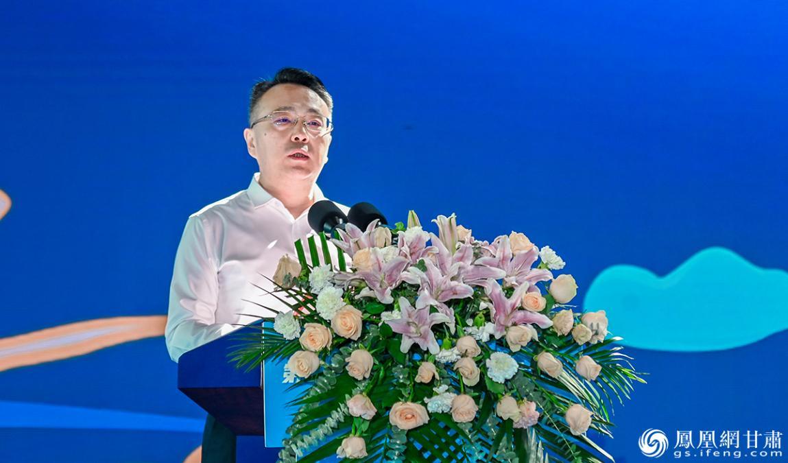 甘肃省副省长、公安厅厅长黄瑞雪表示，应携手共迎数字时代、共筑网络安全。