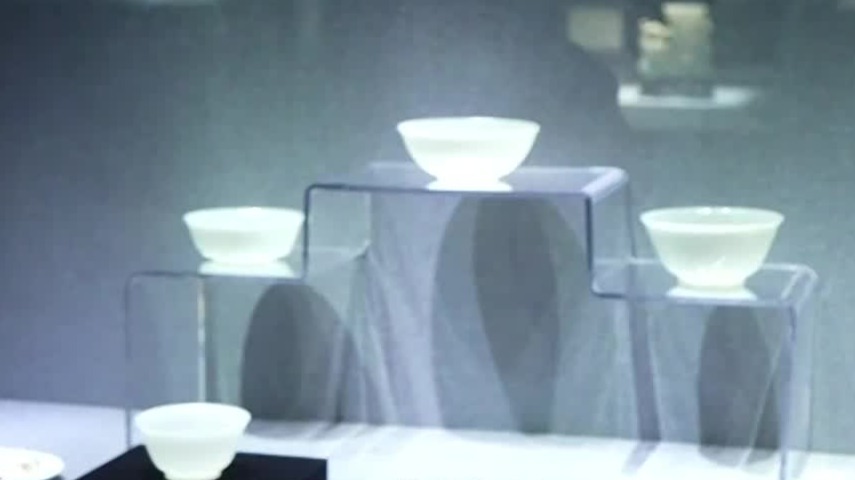 古代宫廷中，皇帝和嫔妃们是不是真的拿玉碗吃饭？