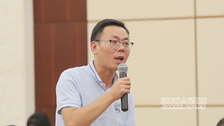 江西卫视提问（文颖 摄）