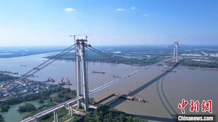 1760米一跨过江 南京仙新路过江通道跨江大桥合龙凤凰网江苏_凤凰网