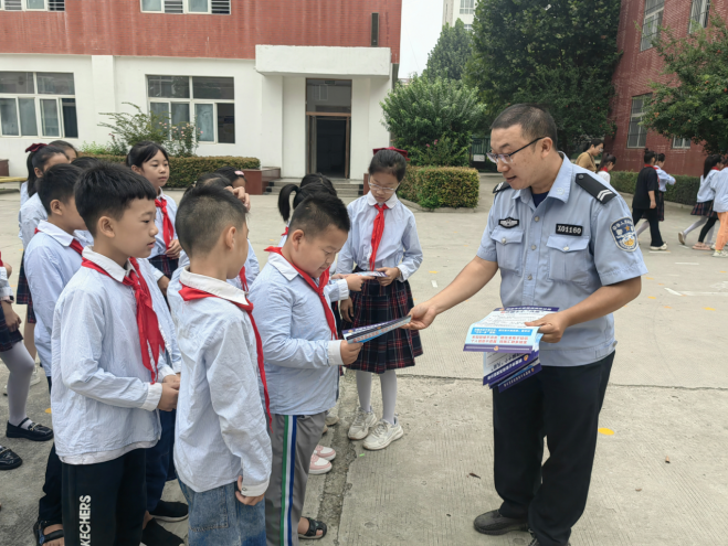 鹤壁市淇滨区教体局：扎实开展网络安全宣传周活动