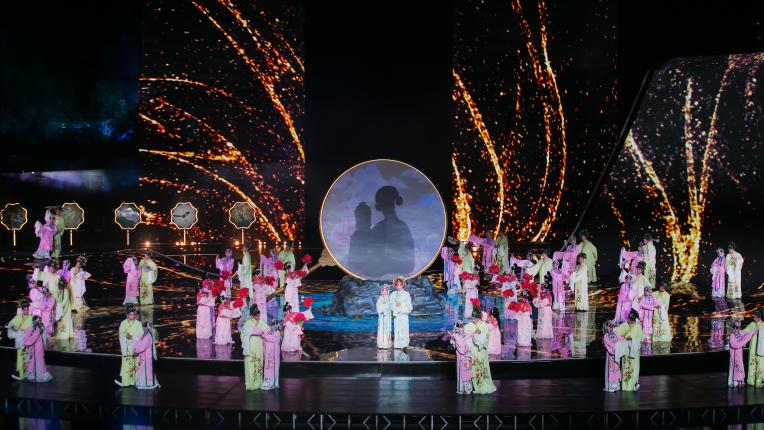 开幕式上表演的湘昆《牡丹亭·千灯愿》