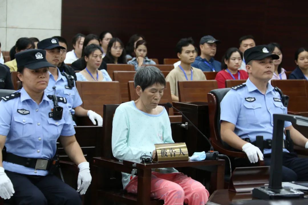 余华英拐卖11名儿童被判死刑,当庭上诉