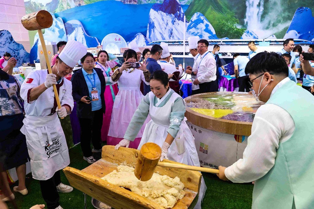 置身赛场，尽享足球盛宴：足球比赛现场直播带您体验激战时刻