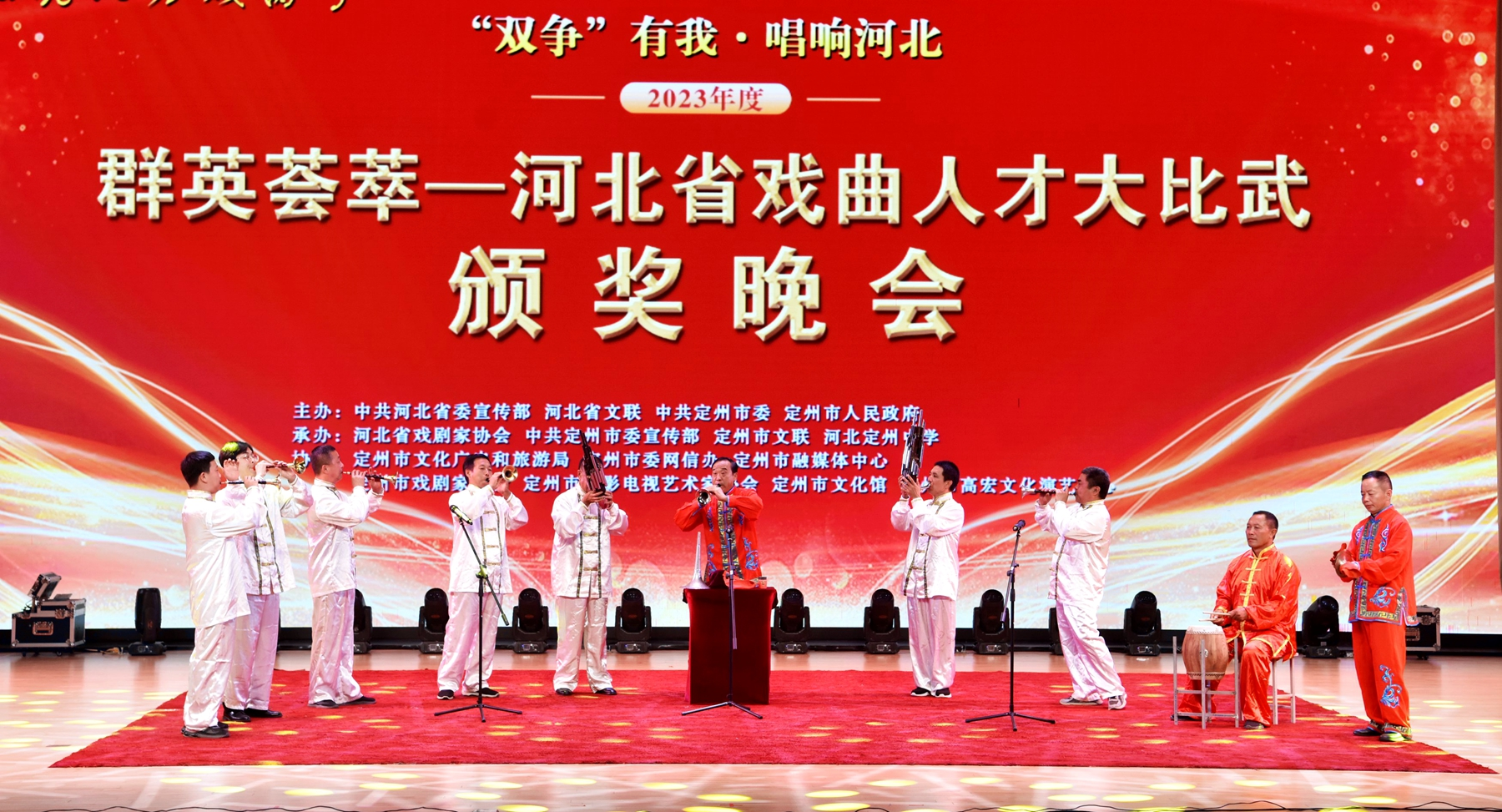 子位吹歌传承人在表演传统节目《打枣》。曹立峰摄