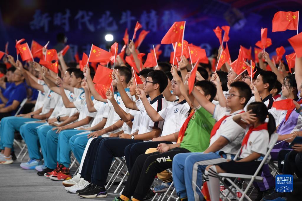 9月21日,在北京航空航天大学,学生收看“天宫课堂”第四课。新华社记者 鞠焕宗 摄