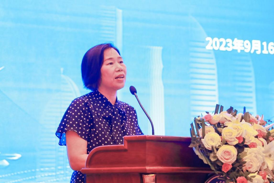 陈美谦主持会议